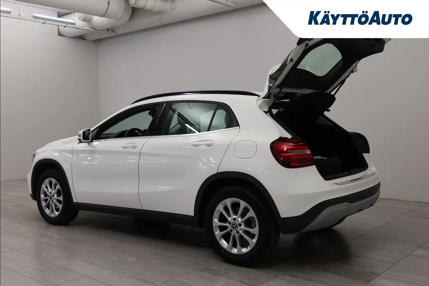Mercedes-Benz GLA FNN-110 carousel image
