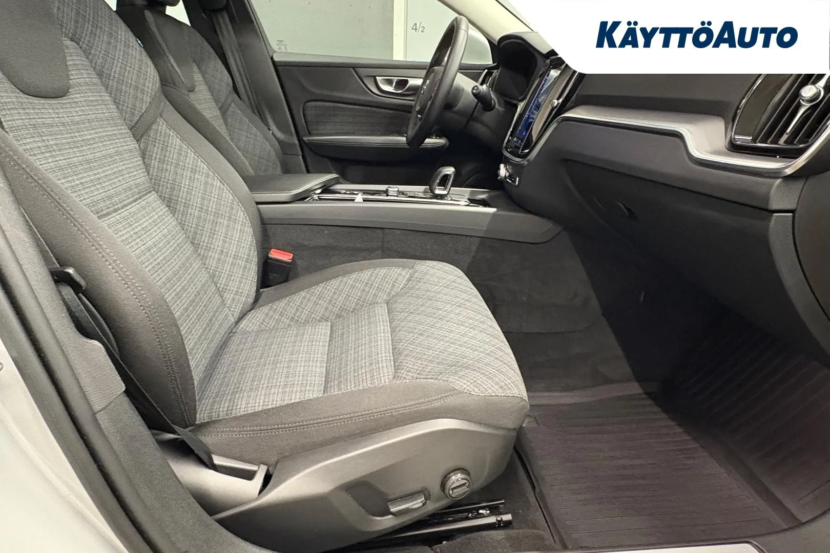 VOLVO V60 SPB-160 carousel image