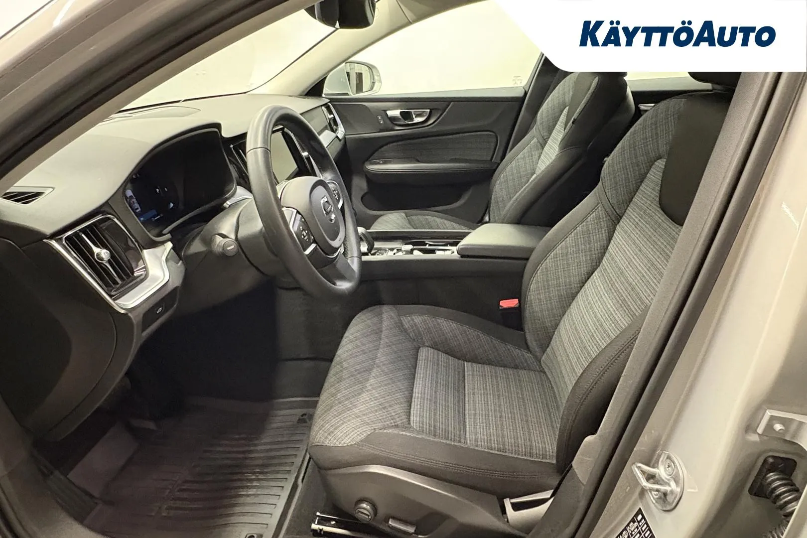 VOLVO V60 SYY-444 carousel image
