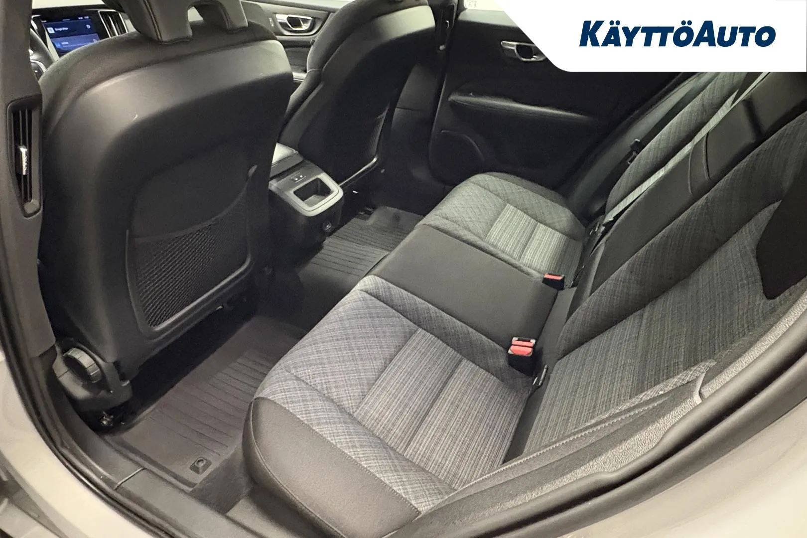 VOLVO V60 SYY-444 carousel image