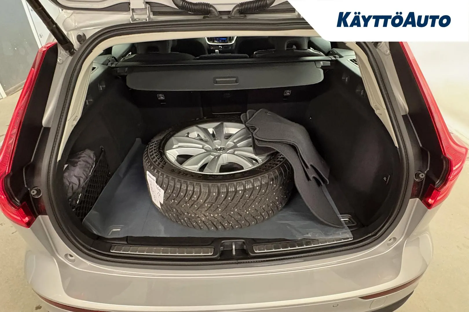 VOLVO V60 SYY-444 carousel image