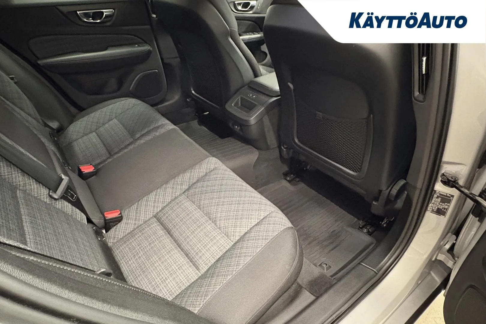VOLVO V60 SYY-444 carousel image