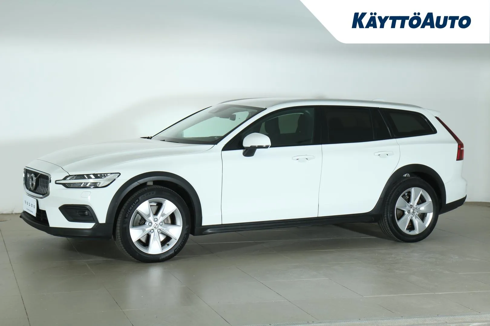 VOLVO V60 Cross Country XXC-326 carousel image