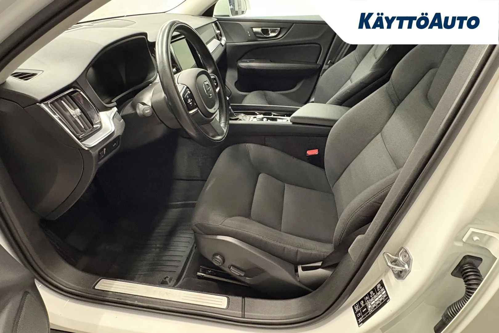 VOLVO V60 Cross Country XXC-326 carousel image