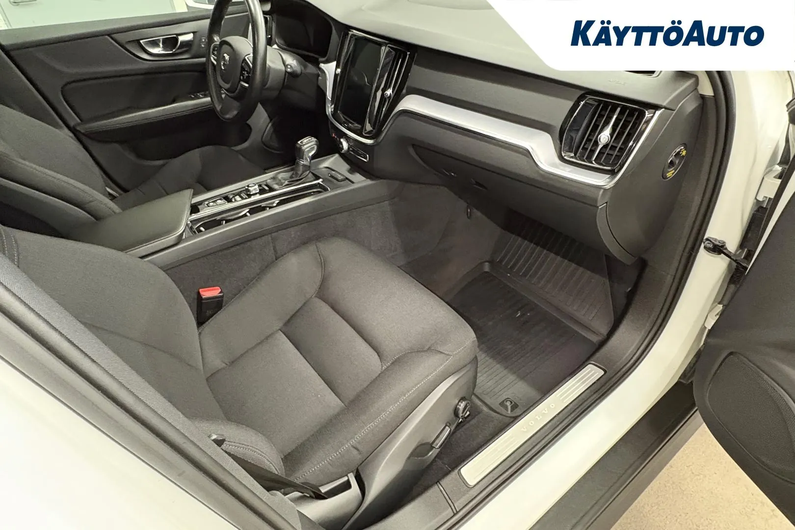 VOLVO V60 Cross Country XXC-326 carousel image