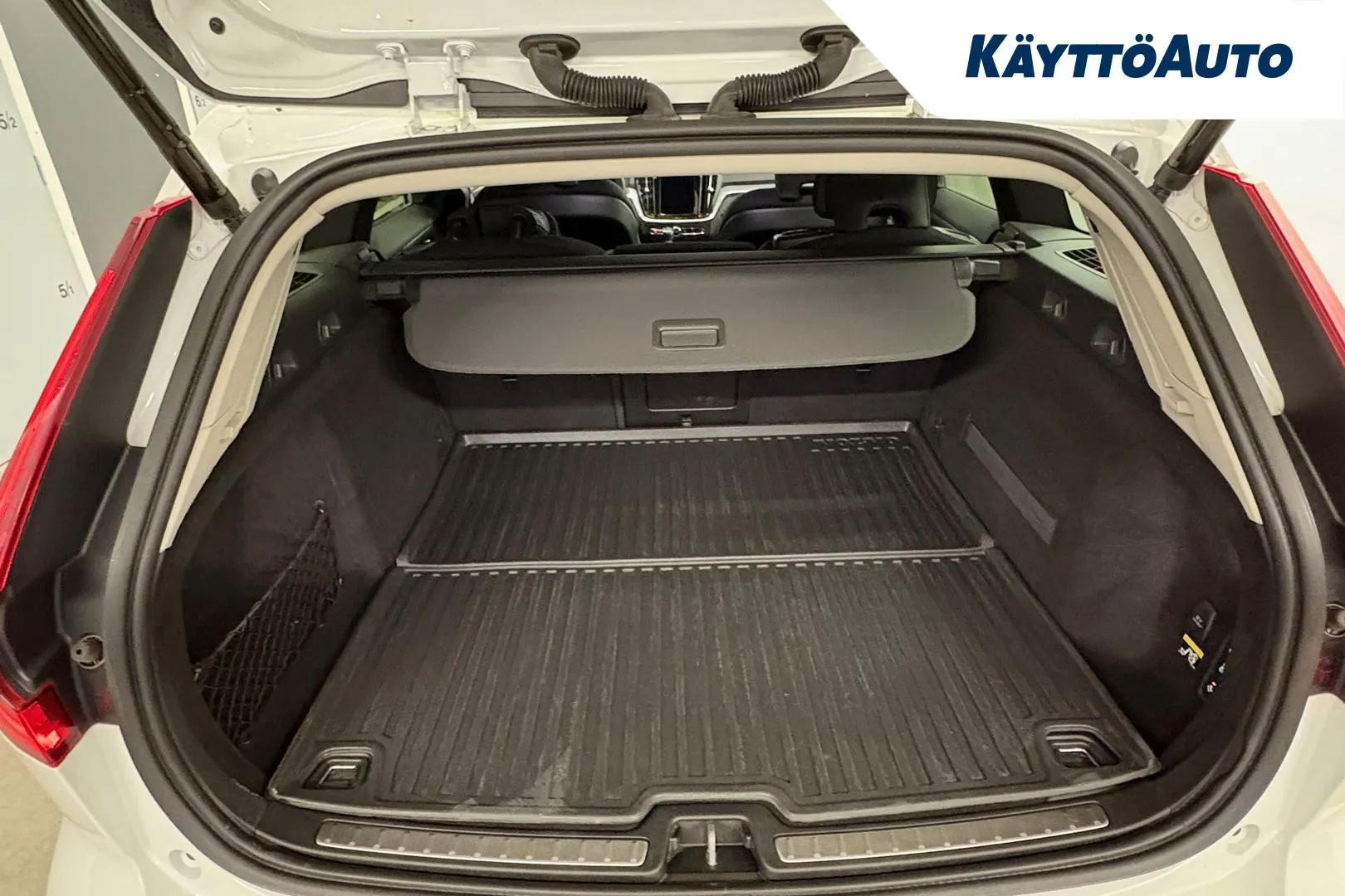 VOLVO V60 Cross Country XXC-326 carousel image