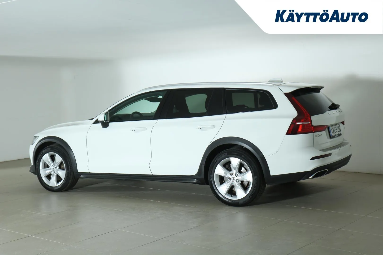 VOLVO V60 Cross Country XXC-326 carousel image