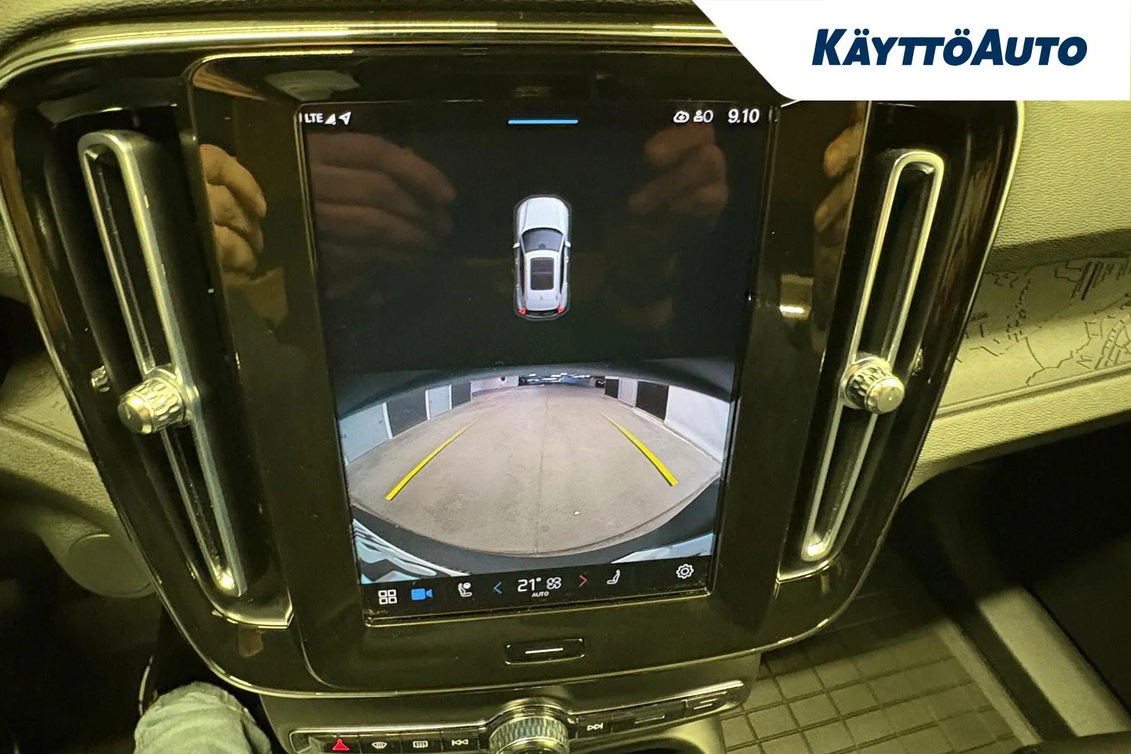 VOLVO XC40 YMA-377 carousel image