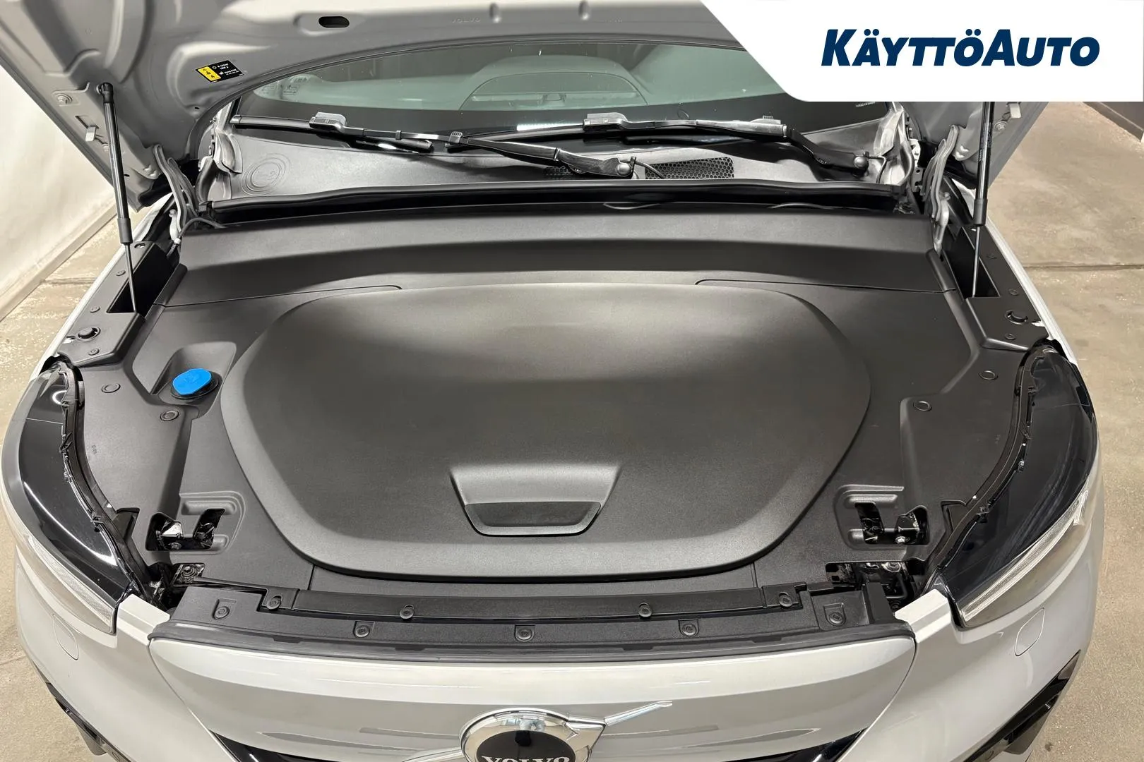 VOLVO XC40 YMA-377 carousel image