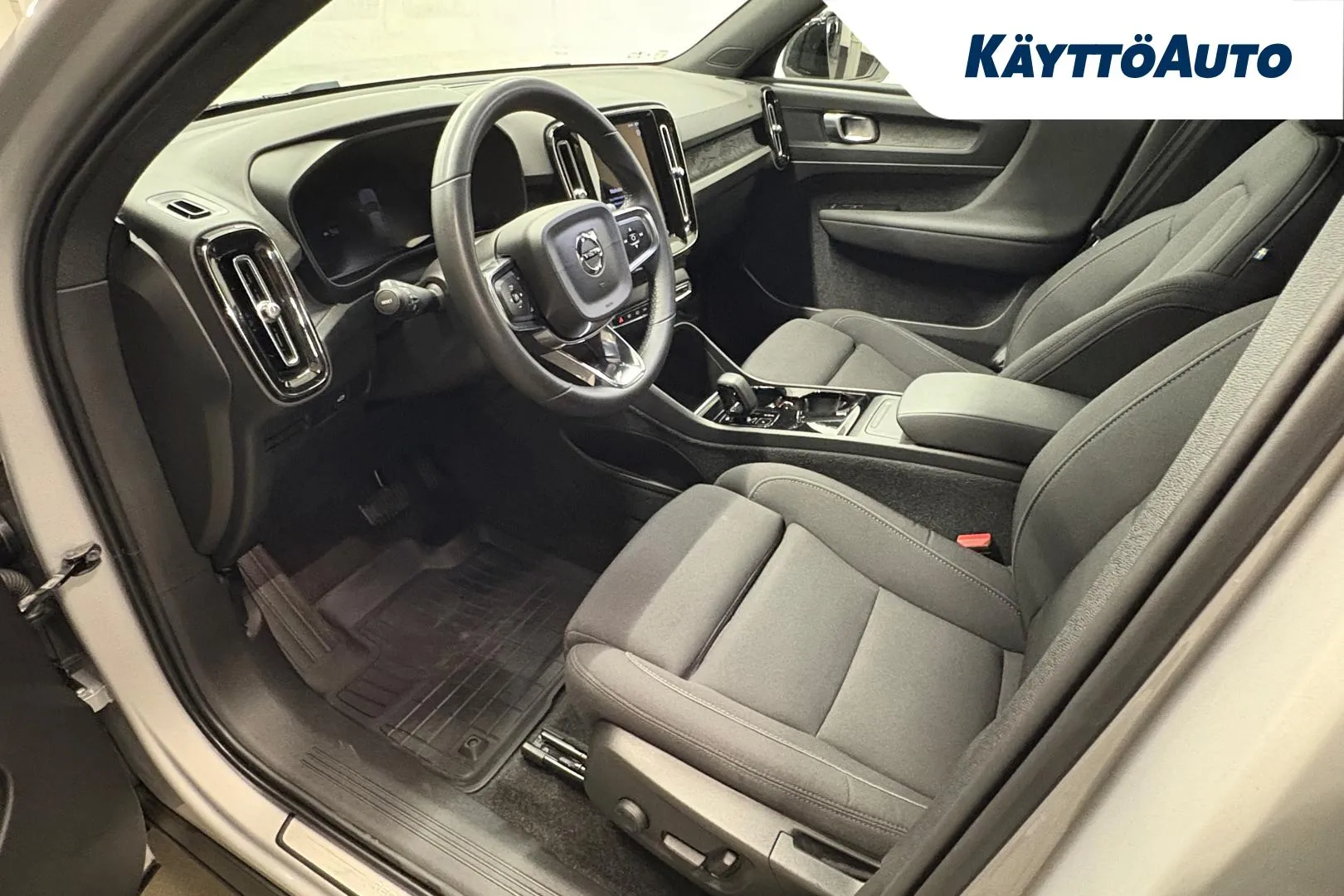 VOLVO XC40 YMA-377 carousel image