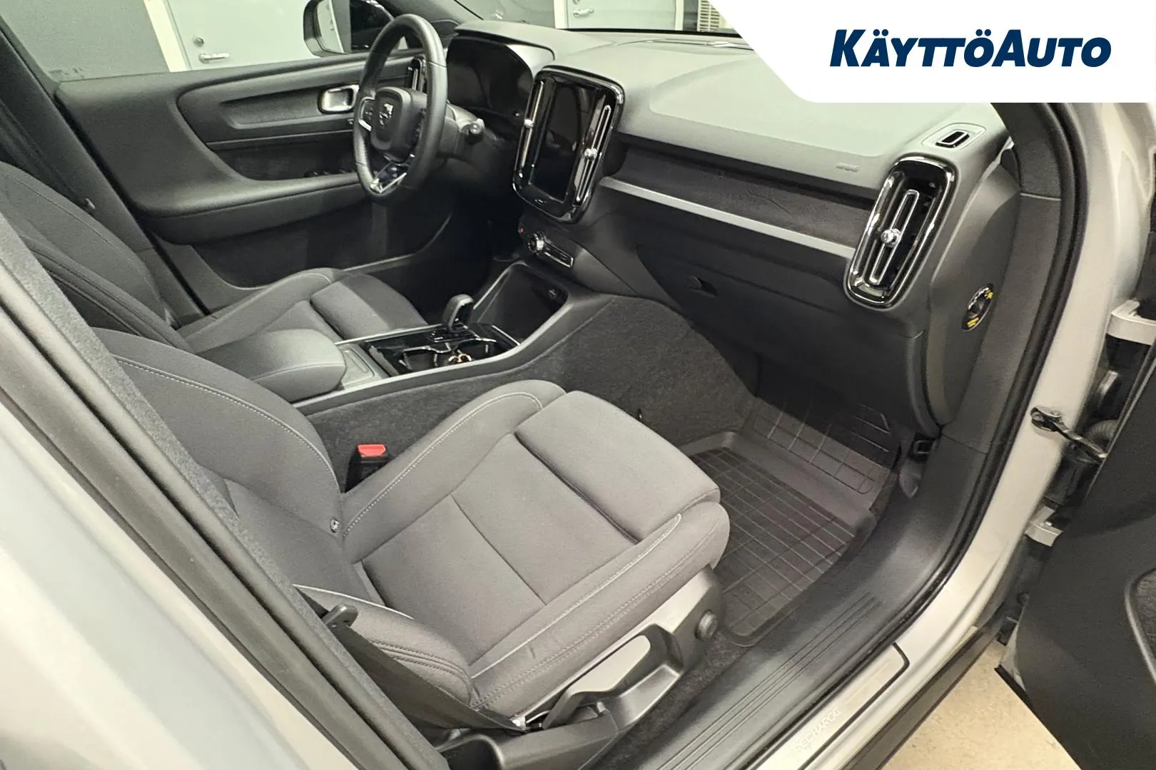 VOLVO XC40 YMA-377 carousel image