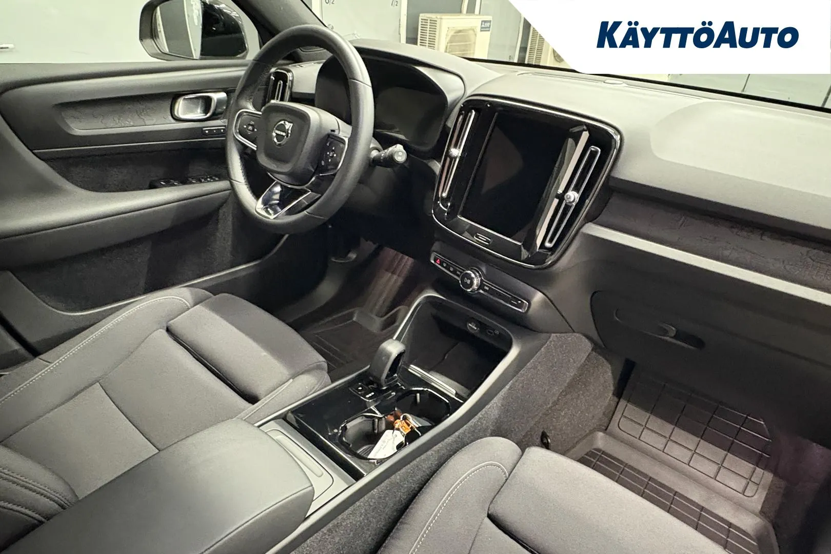 VOLVO XC40 YMA-377 carousel image
