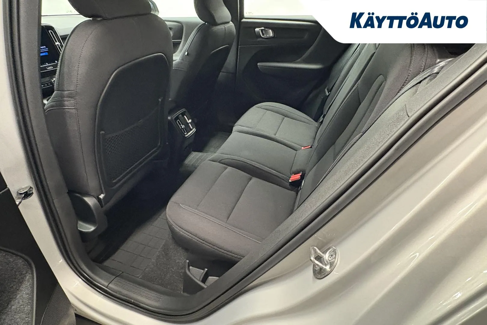 VOLVO XC40 YMA-377 carousel image