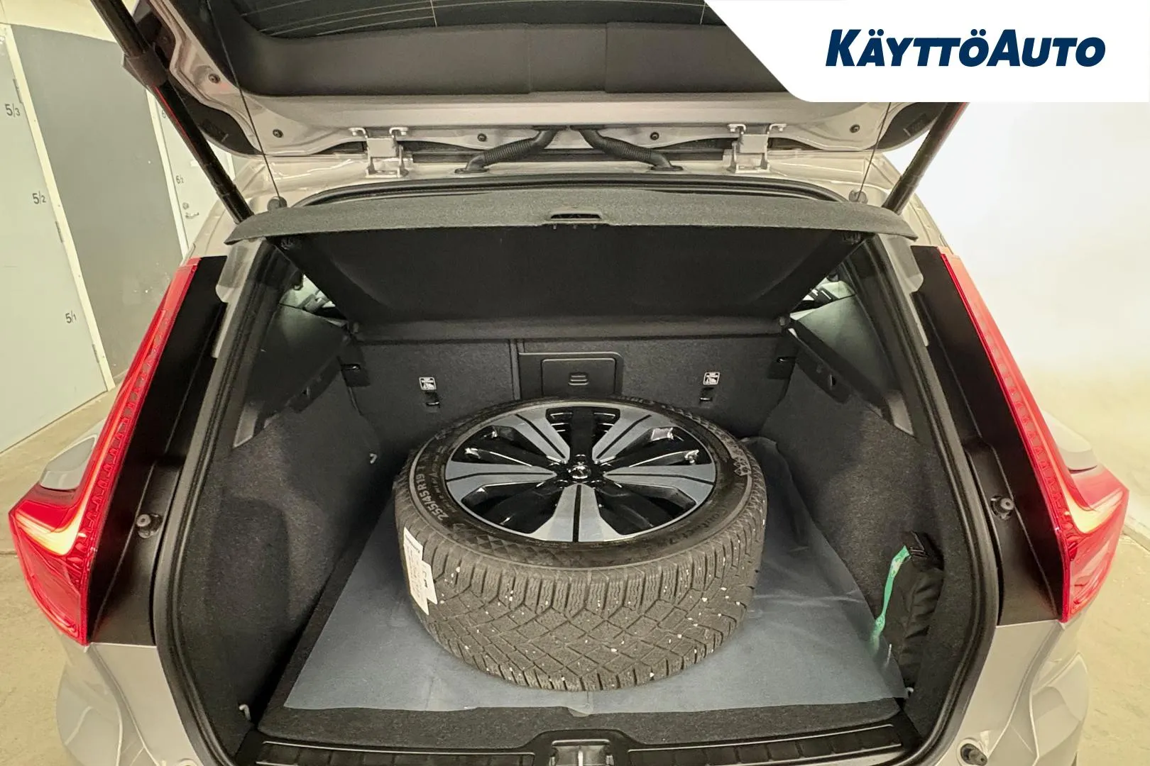 VOLVO XC40 YMA-377 carousel image