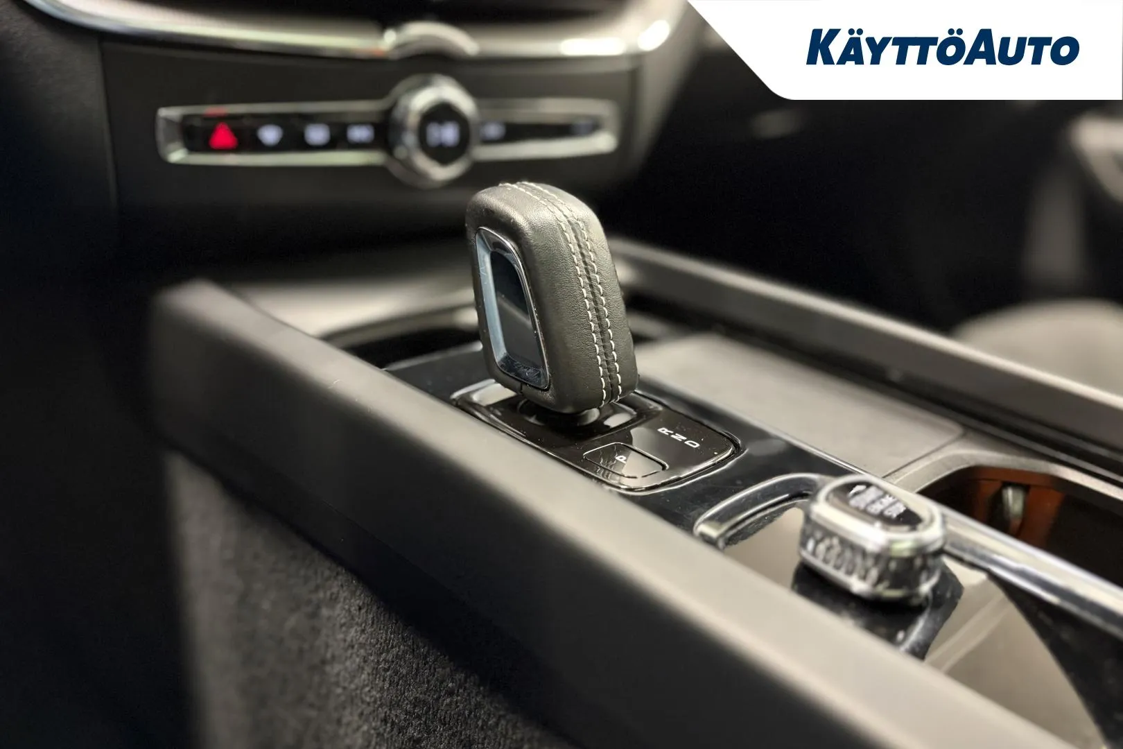VOLVO XC60 IPJ-185 carousel image
