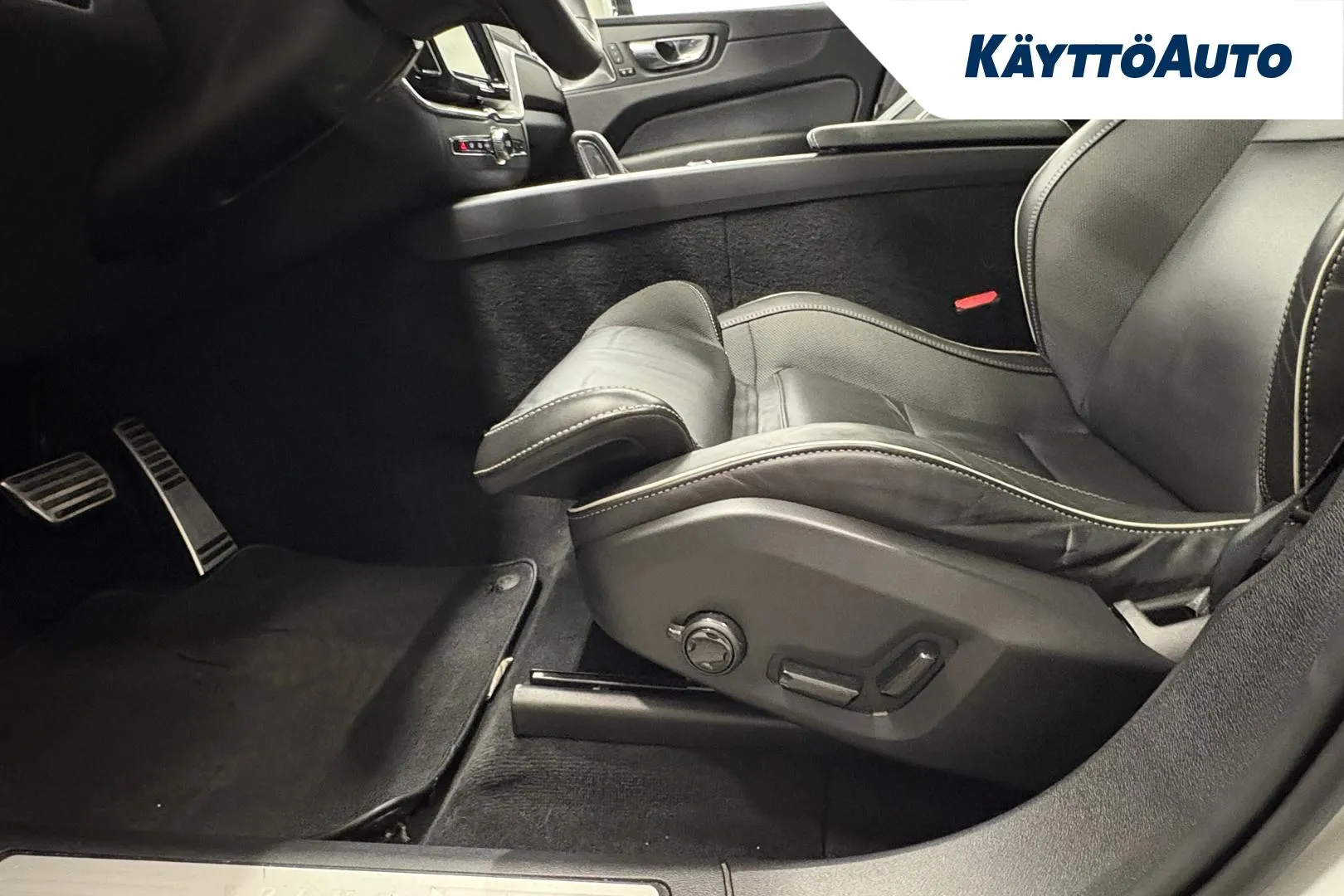 VOLVO XC60 IPJ-185 carousel image