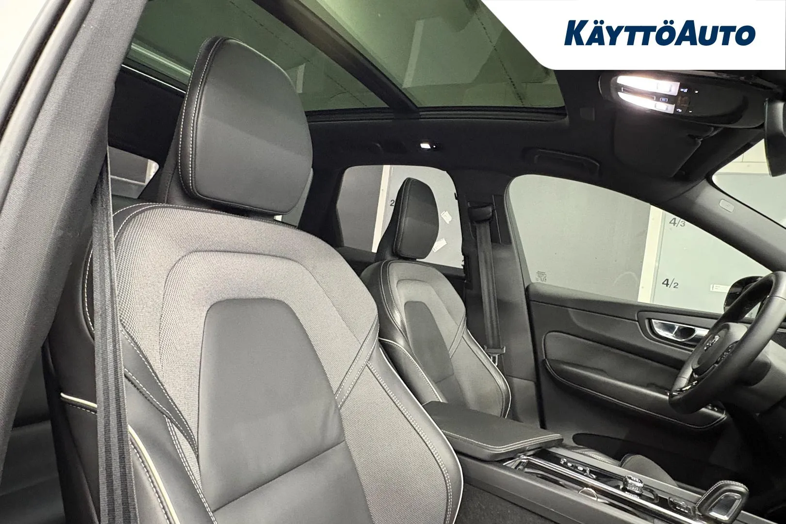 VOLVO XC60 IPJ-185 carousel image