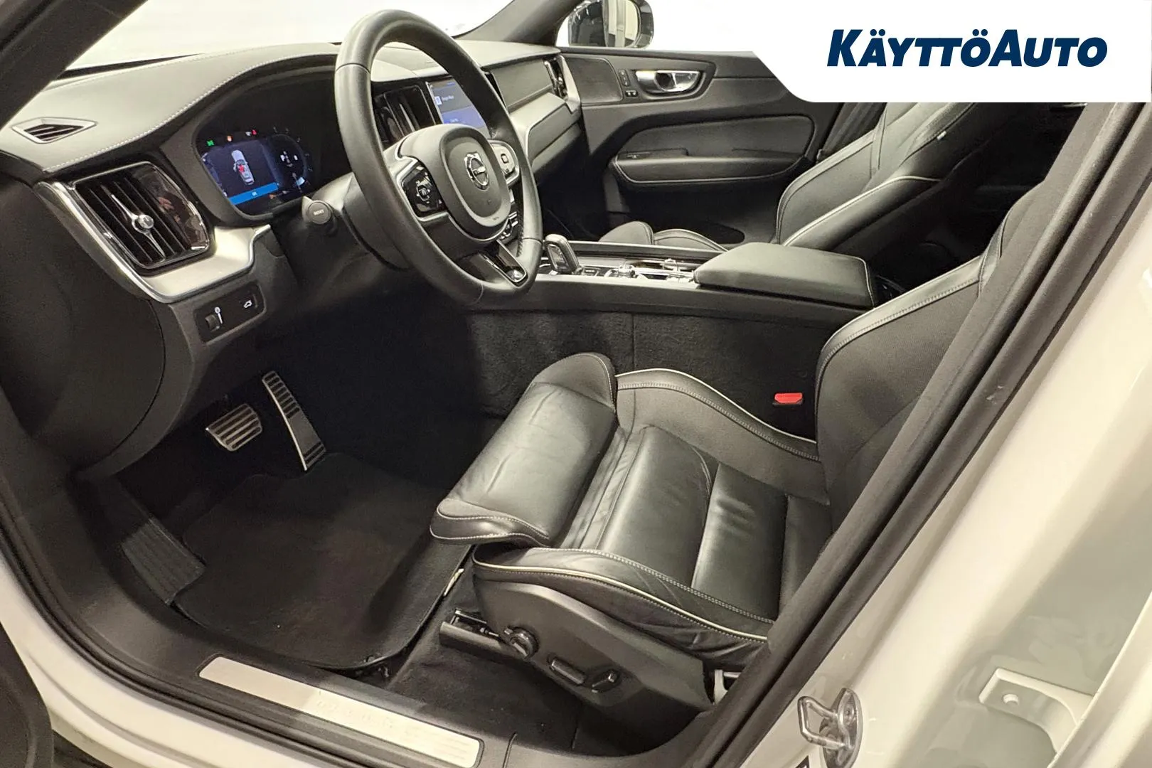 VOLVO XC60 IPJ-185 carousel image