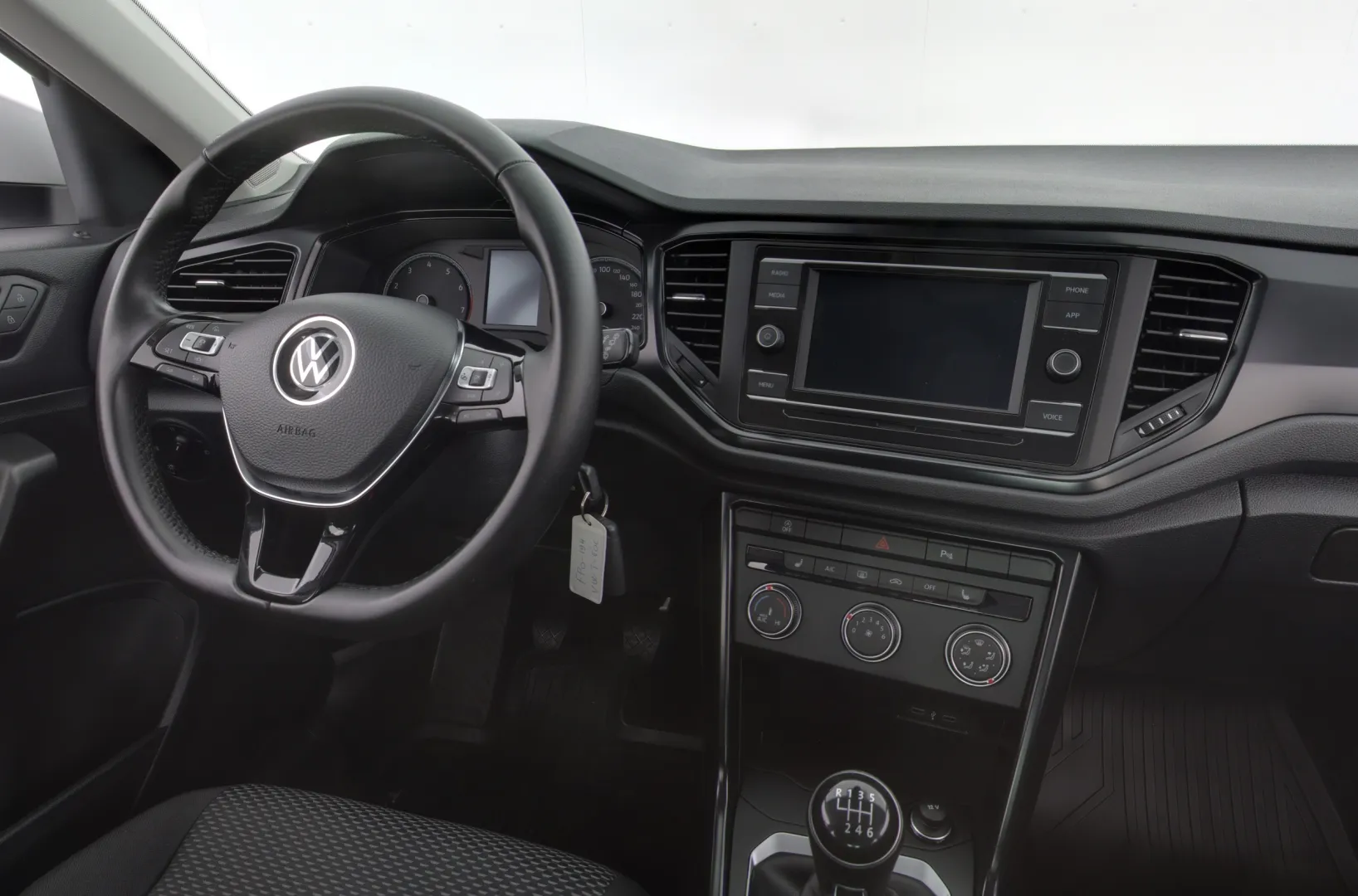 VOLKSWAGEN T-Roc FPO-194 carousel image