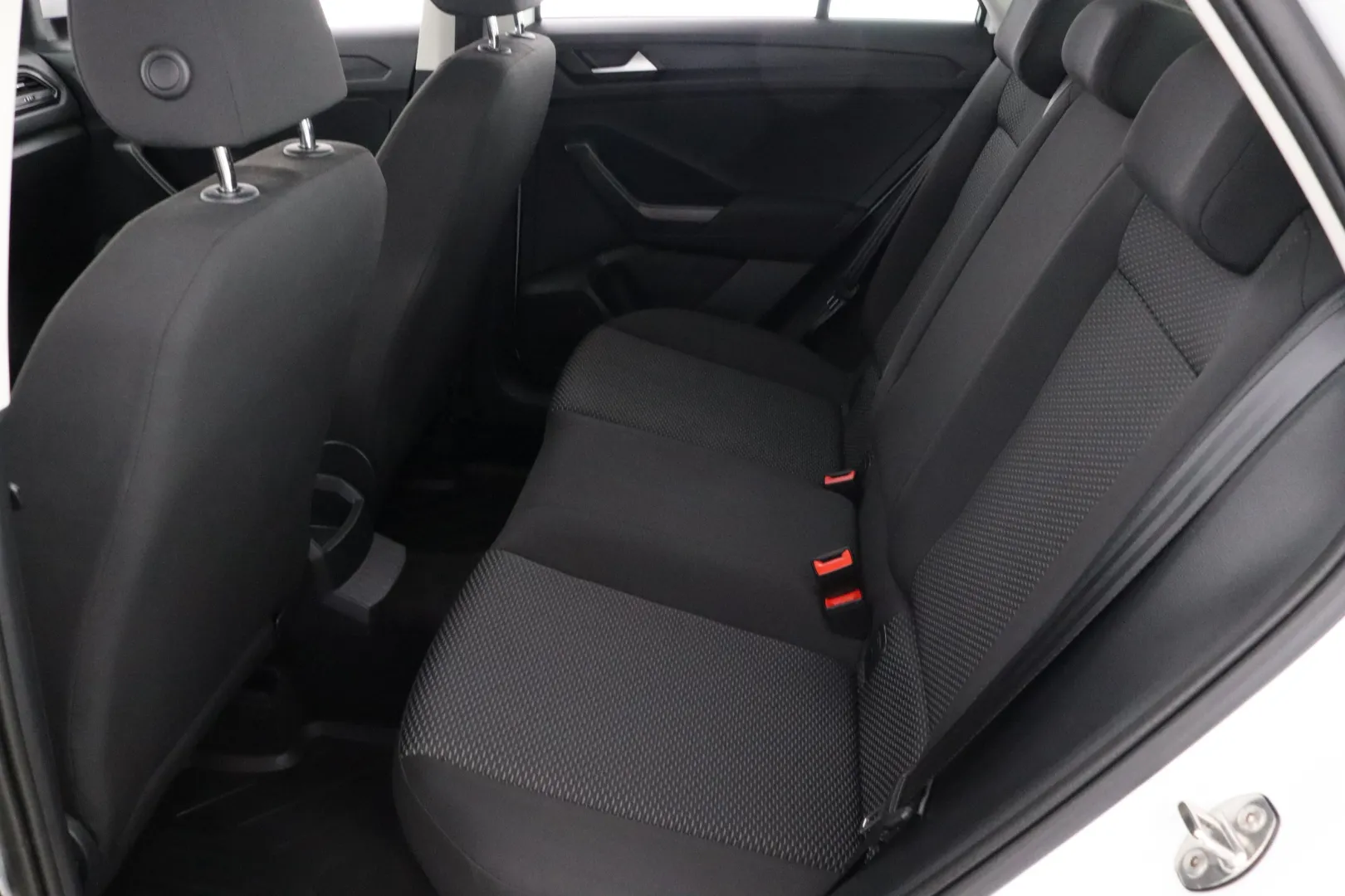 VOLKSWAGEN T-Roc FPO-194 carousel image