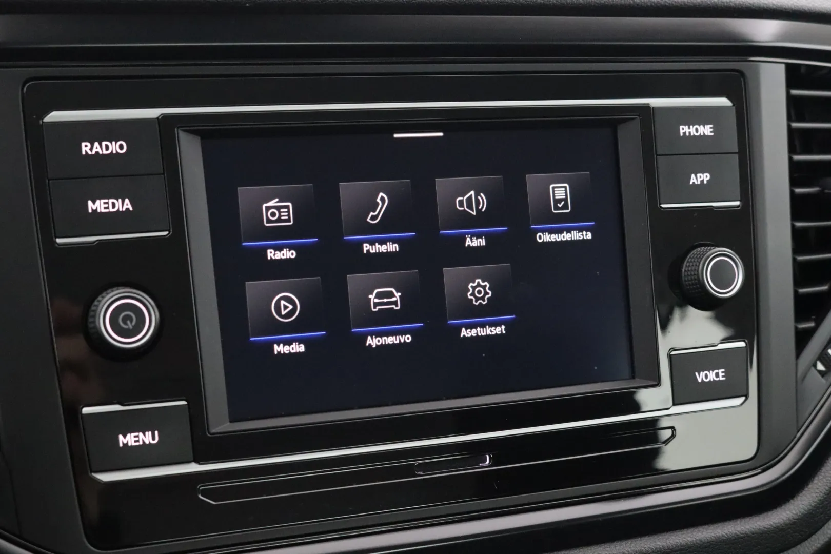 VOLKSWAGEN T-Roc FPO-194 carousel image