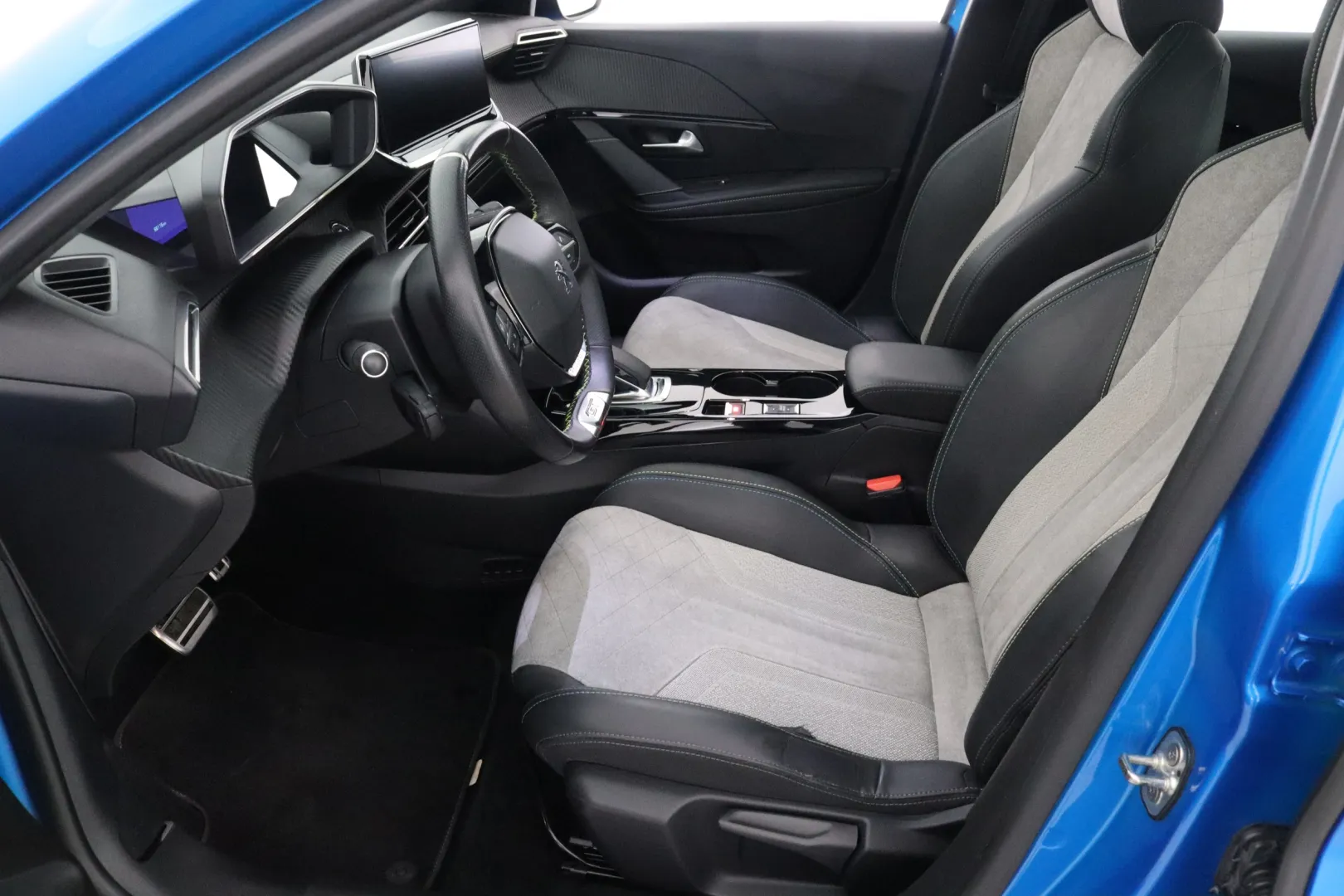 PEUGEOT e-208 OZA-853 carousel image