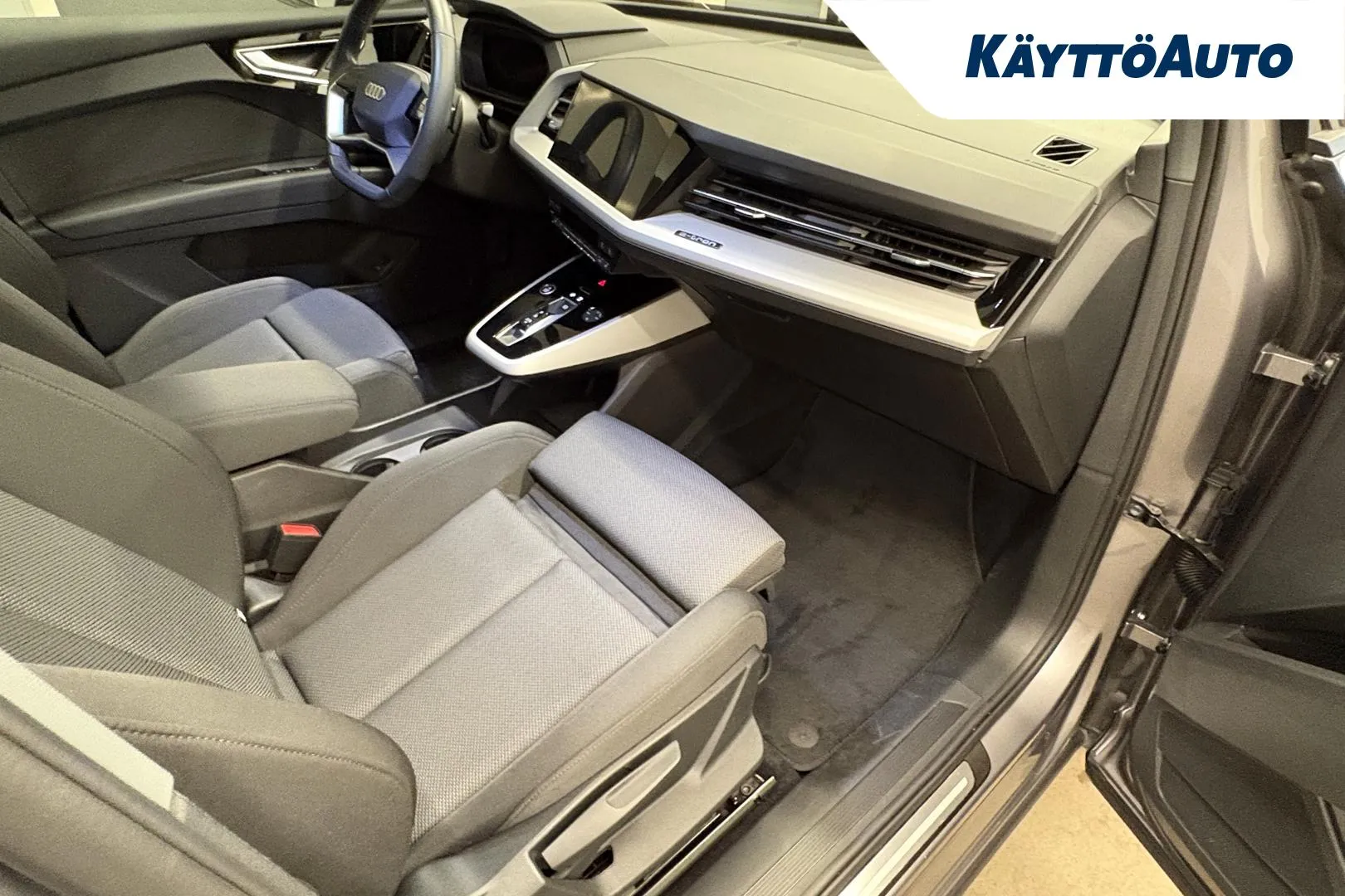 AUDI Q4 e-tron KVM-276 carousel image