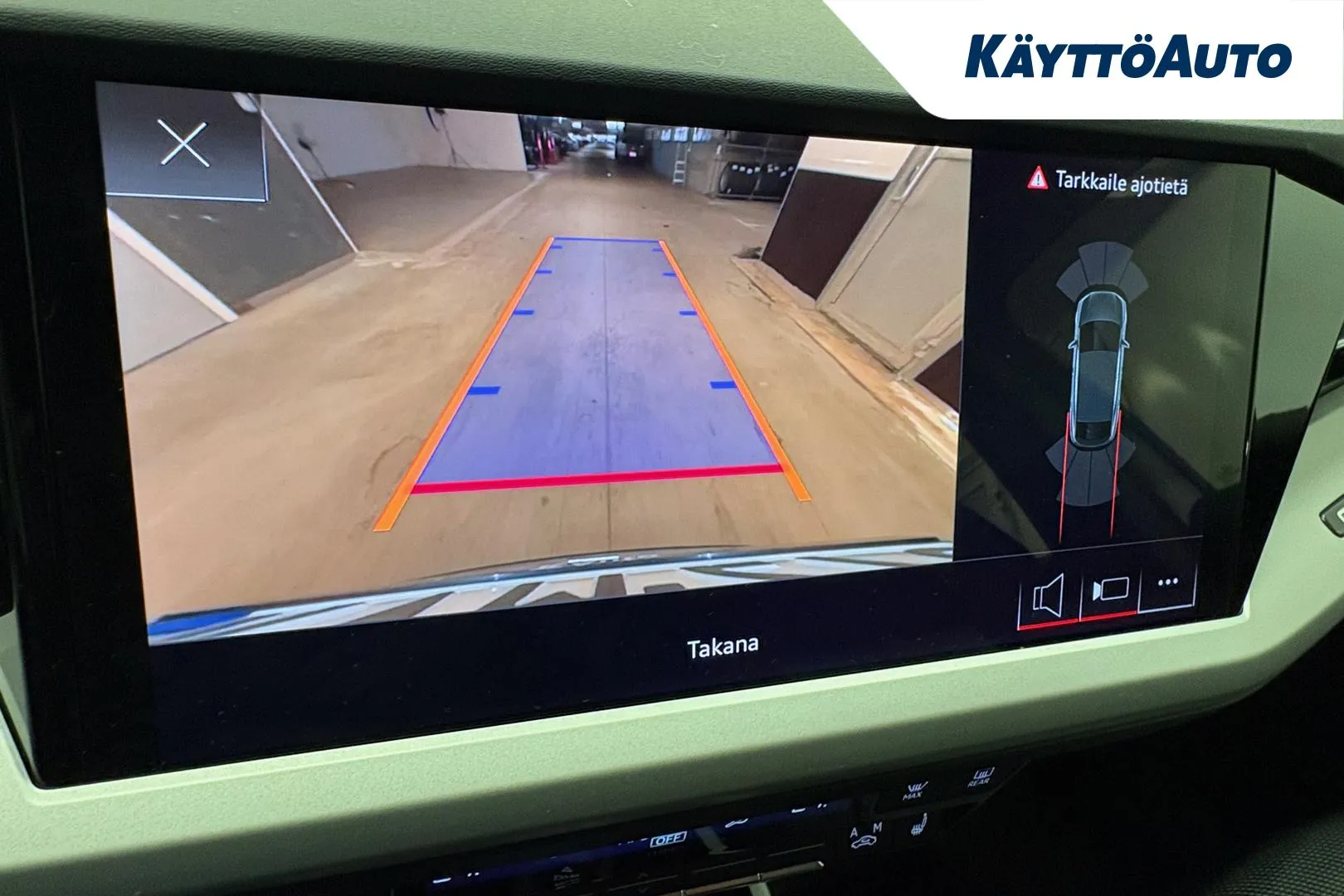 AUDI Q4 e-tron KVM-276 carousel image