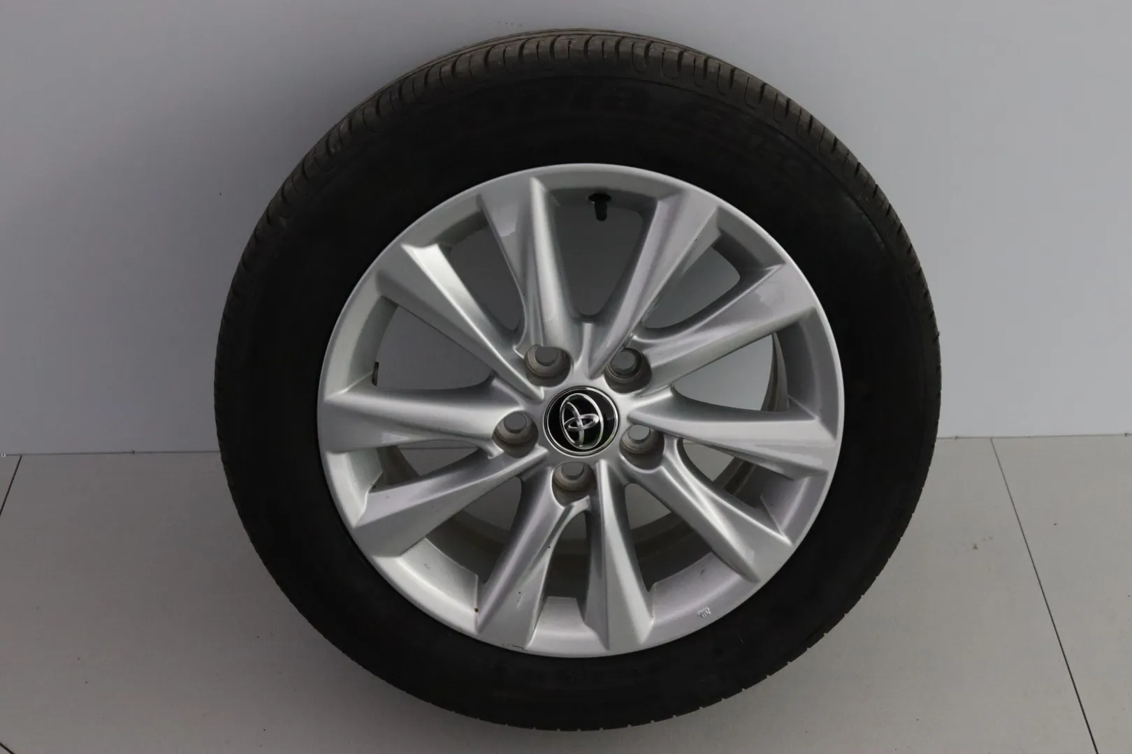 Toyota Corolla CRS-412 carousel image