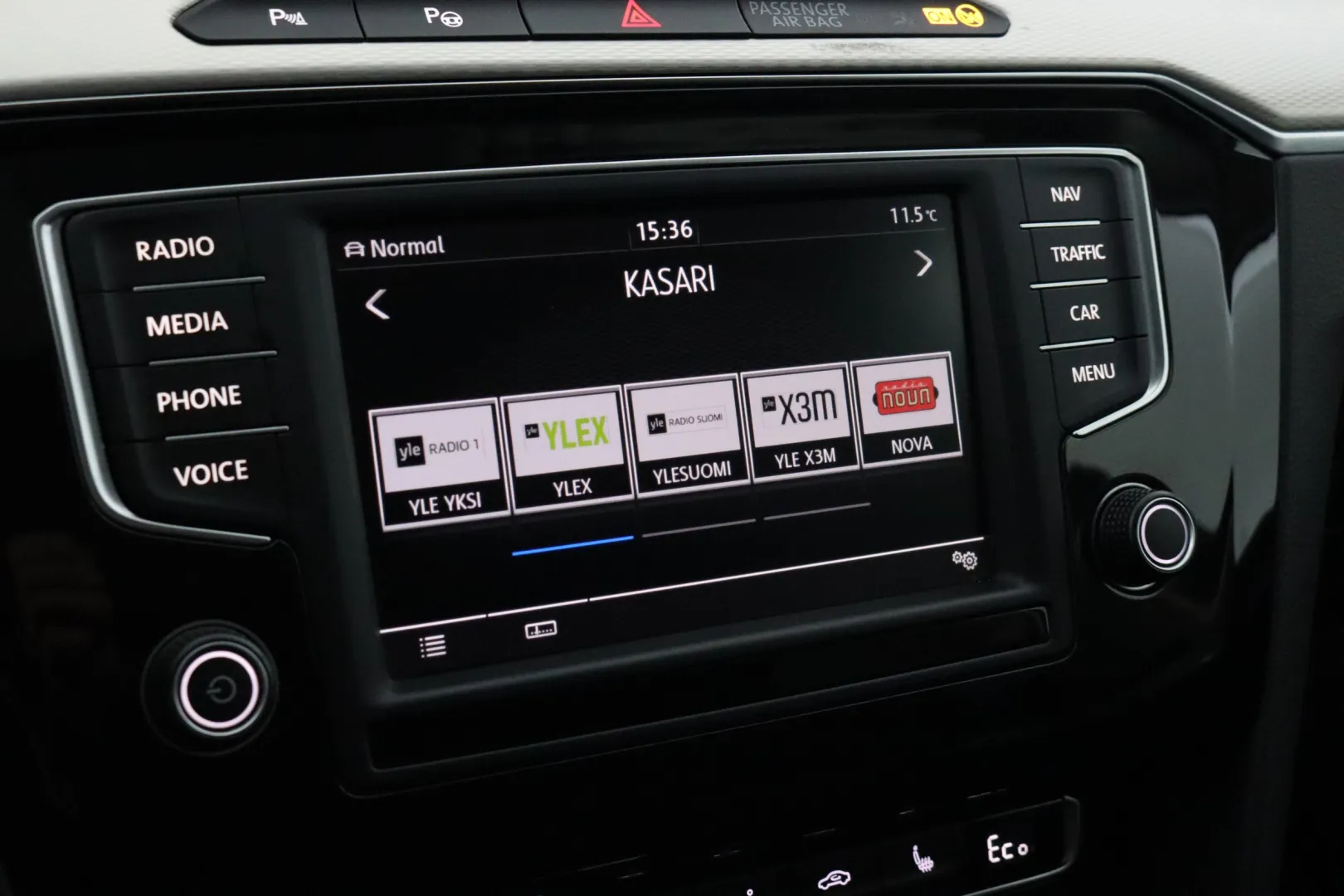 VOLKSWAGEN Passat ZLJ-153 carousel image