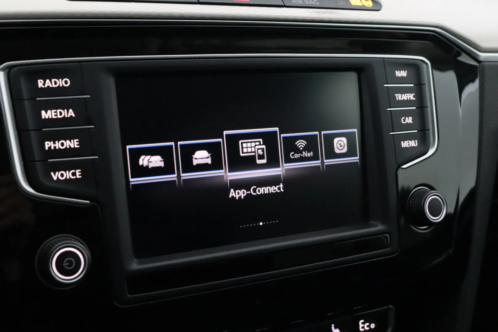 VOLKSWAGEN Passat ZLJ-153 carousel image