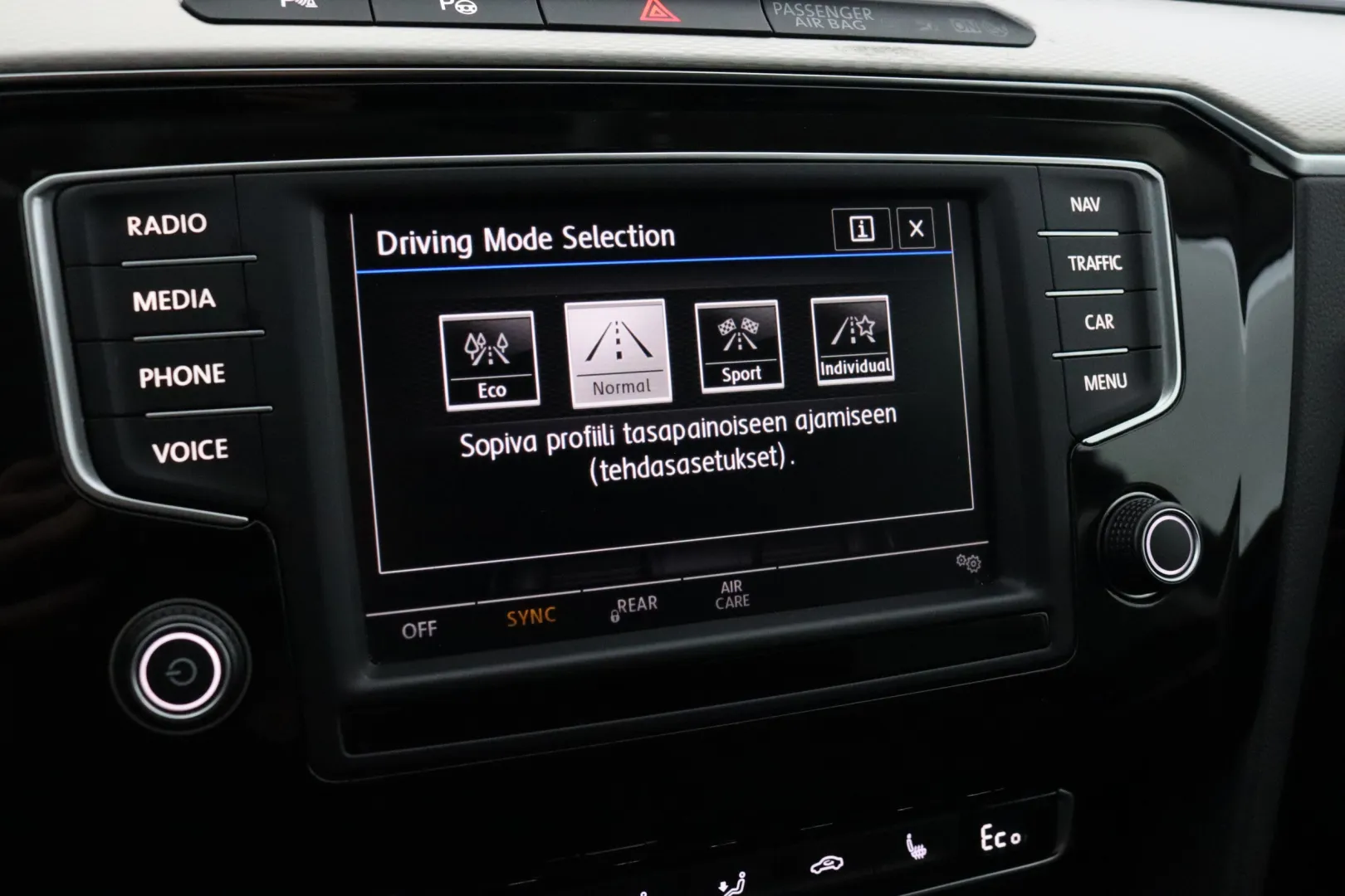 VOLKSWAGEN Passat ZLJ-153 carousel image