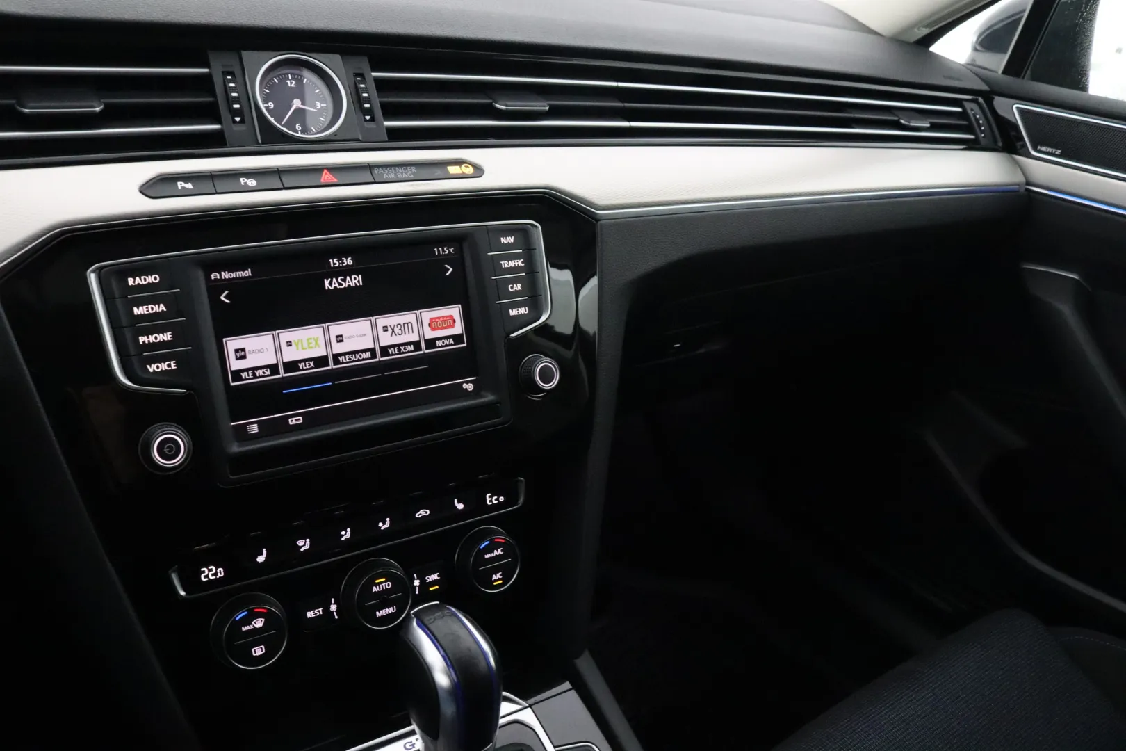 VOLKSWAGEN Passat ZLJ-153 carousel image