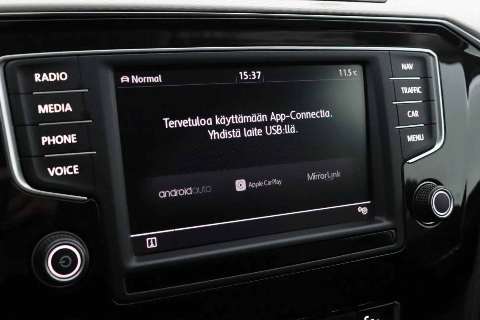 VOLKSWAGEN Passat ZLJ-153 carousel image