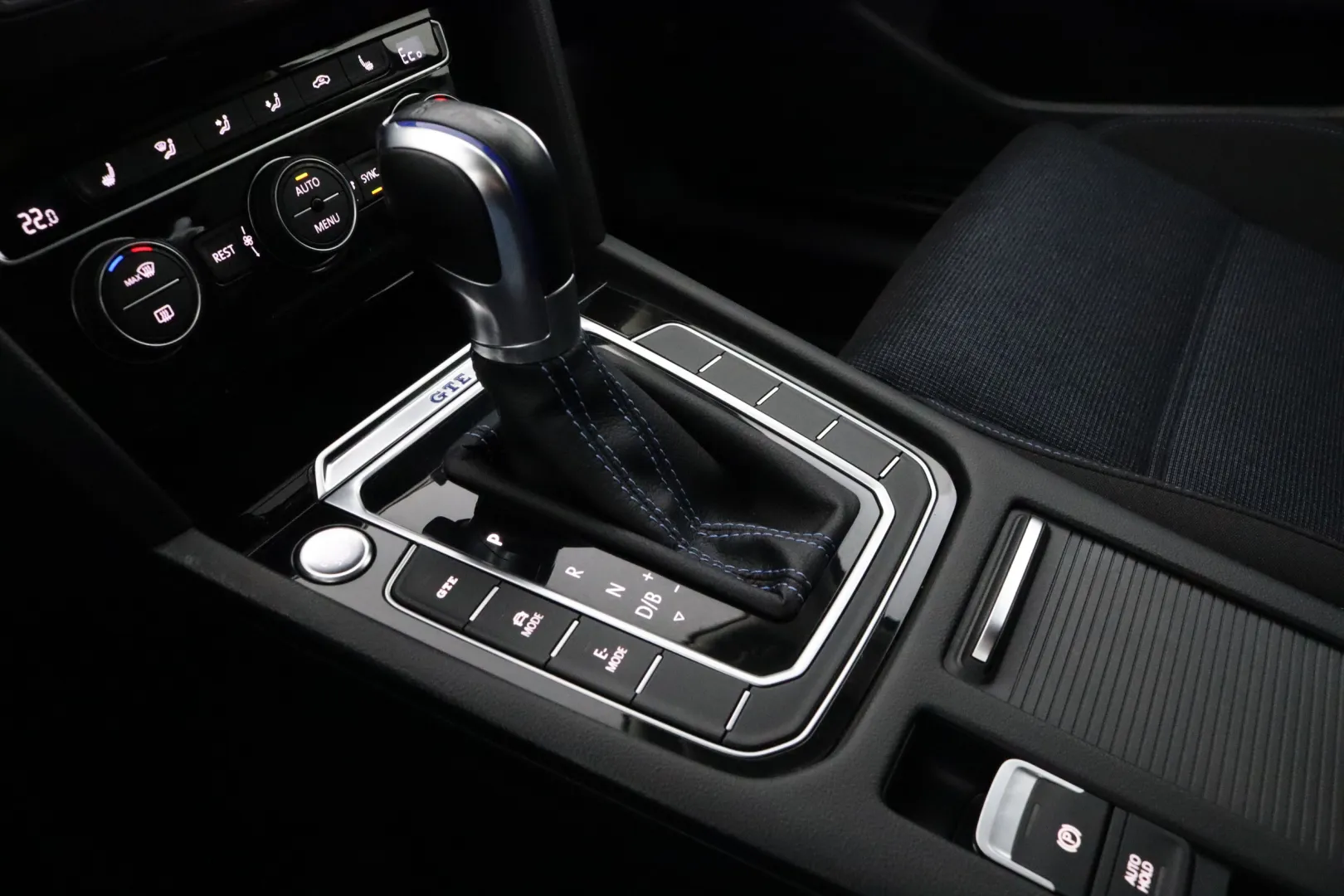 VOLKSWAGEN Passat ZLJ-153 carousel image