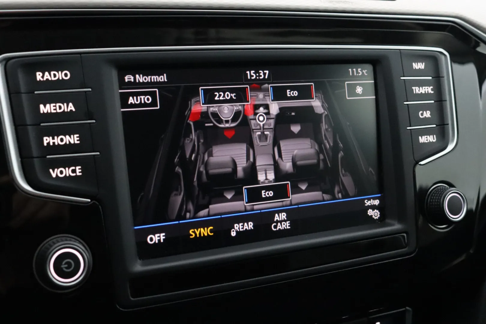 VOLKSWAGEN Passat ZLJ-153 carousel image
