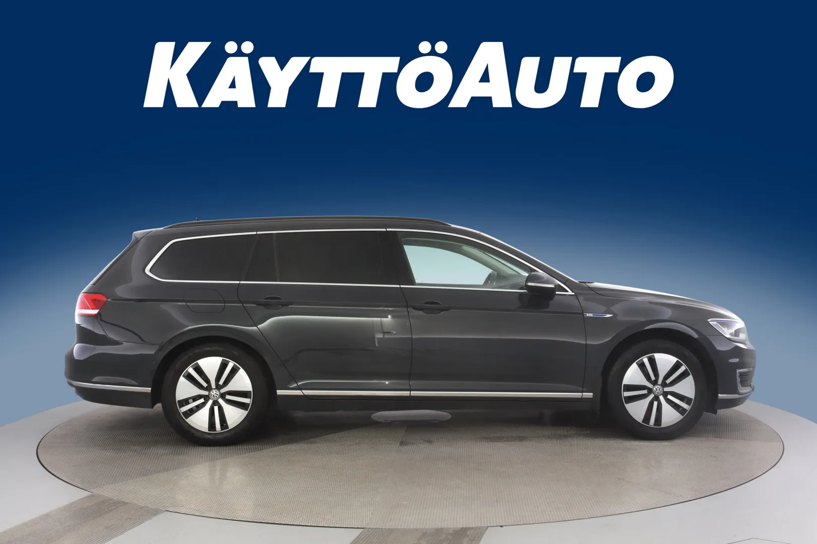 VOLKSWAGEN Passat ZLJ-153 carousel image