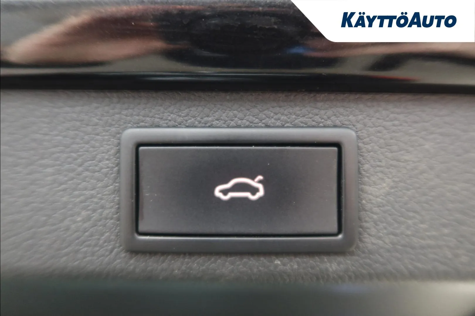 SKODA Superb MOT-573 carousel image