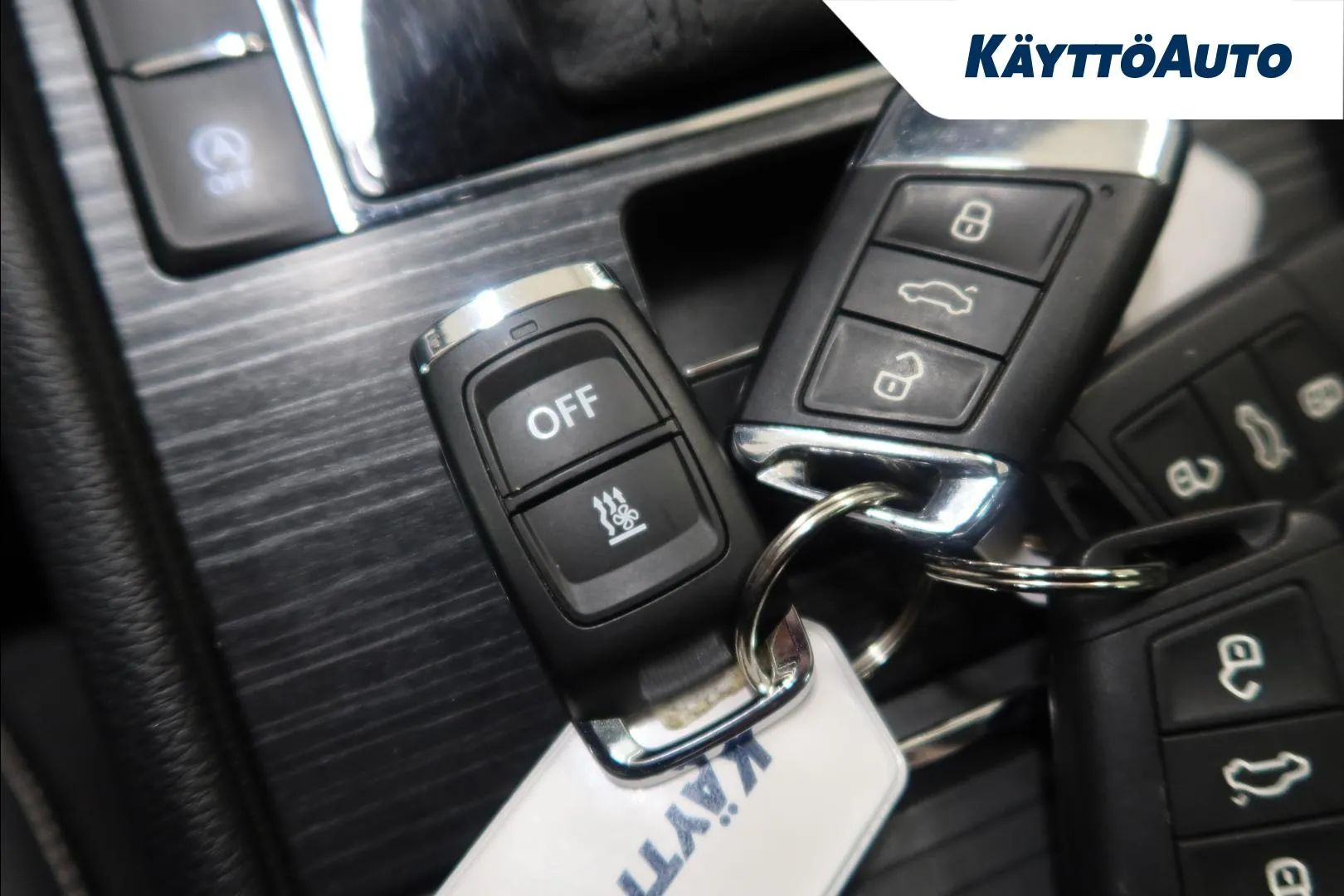 SKODA Superb MOT-573 carousel image