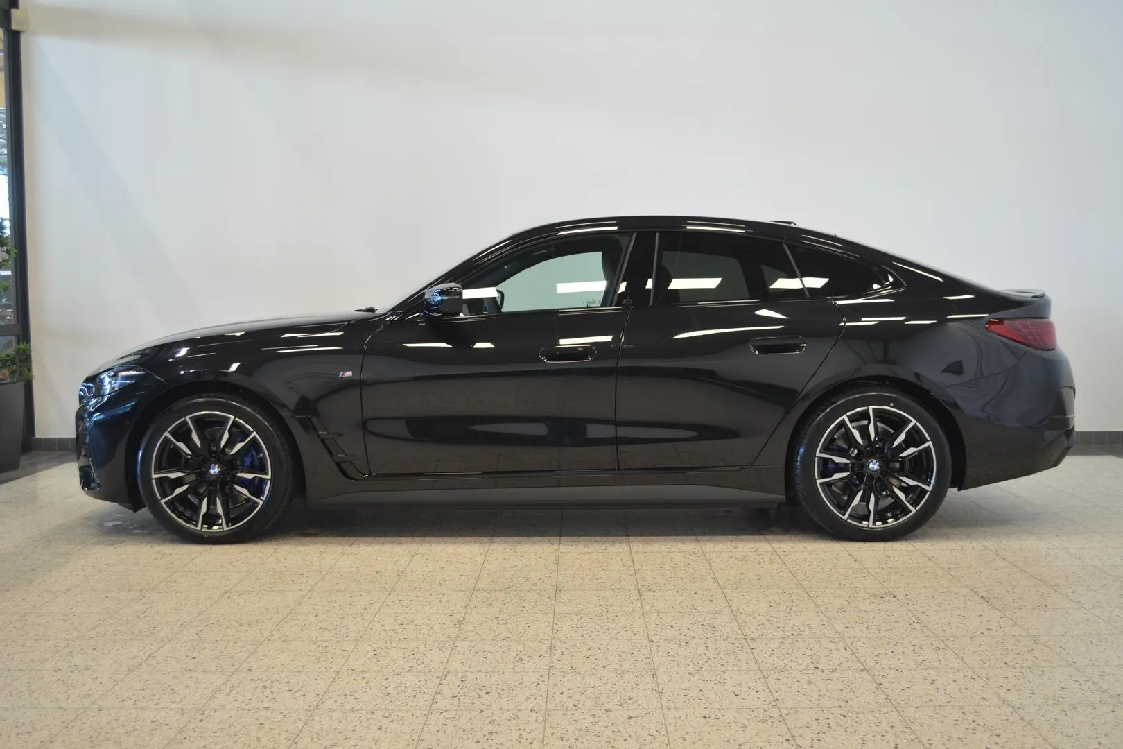 BMW i4 GRR-563 carousel image