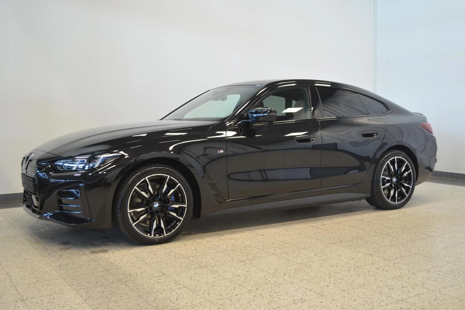 BMW i4 GRR-563 carousel image