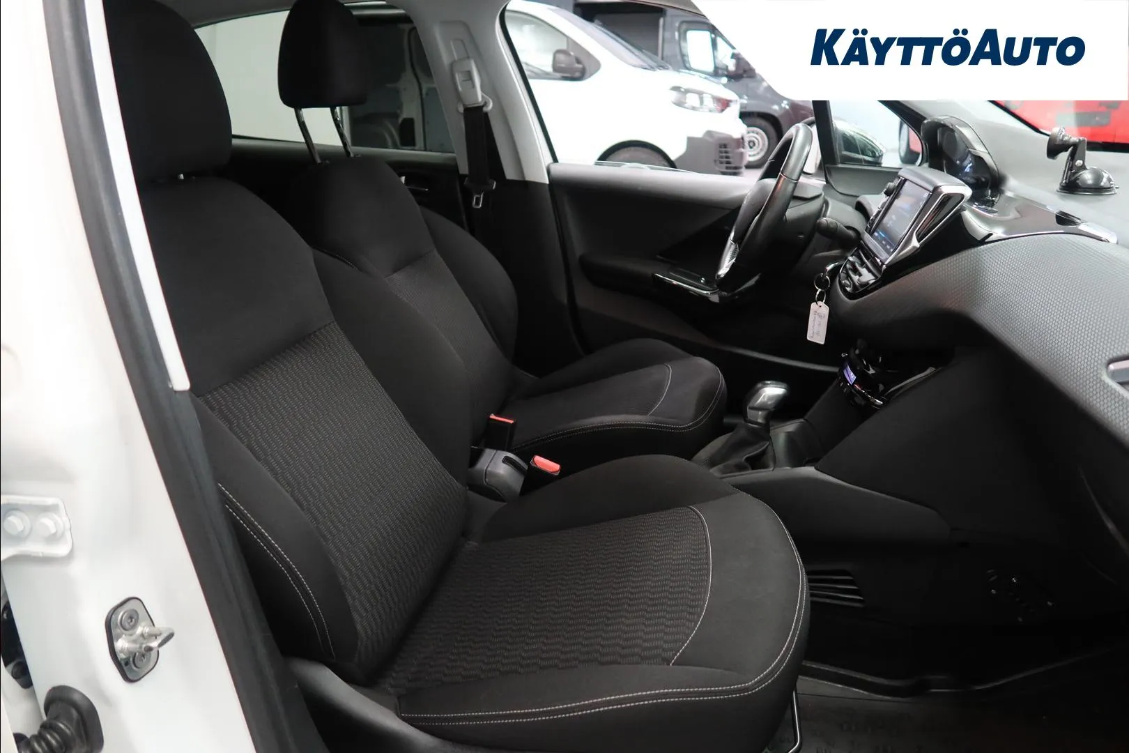 PEUGEOT 208 BUC-362 carousel image