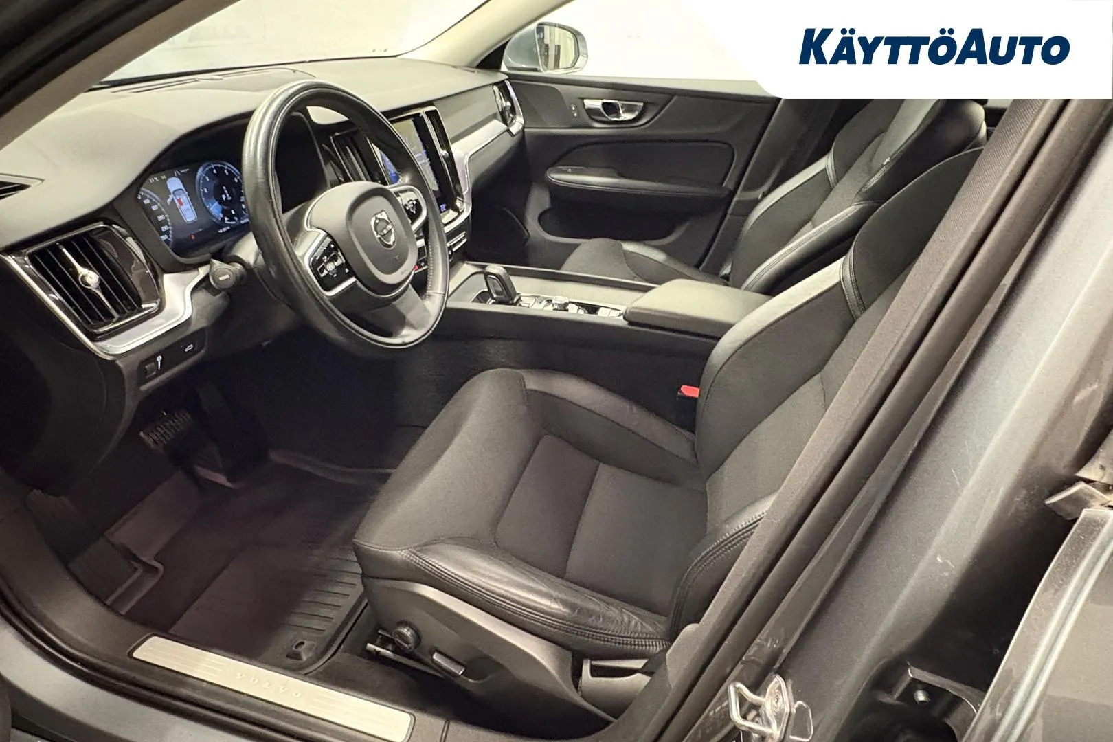 VOLVO V60 GZX-639 carousel image