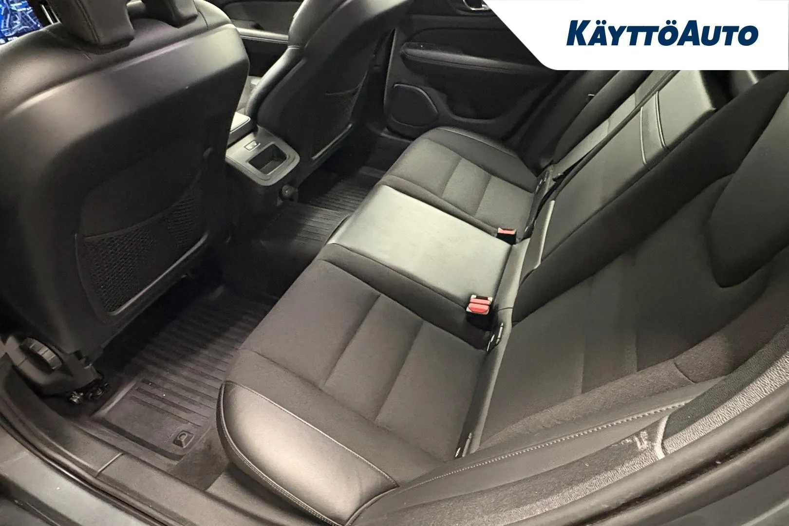 VOLVO V60 GZX-639 carousel image