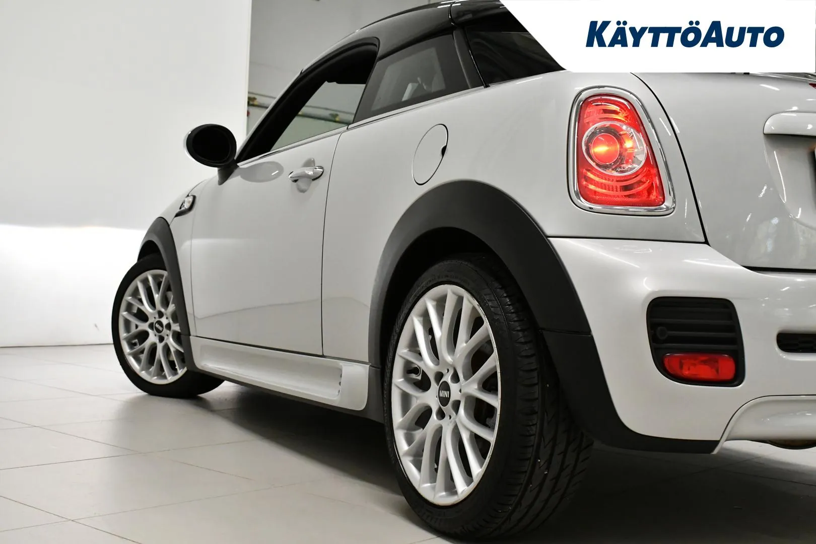 MINI Cooper EPX-342 carousel image