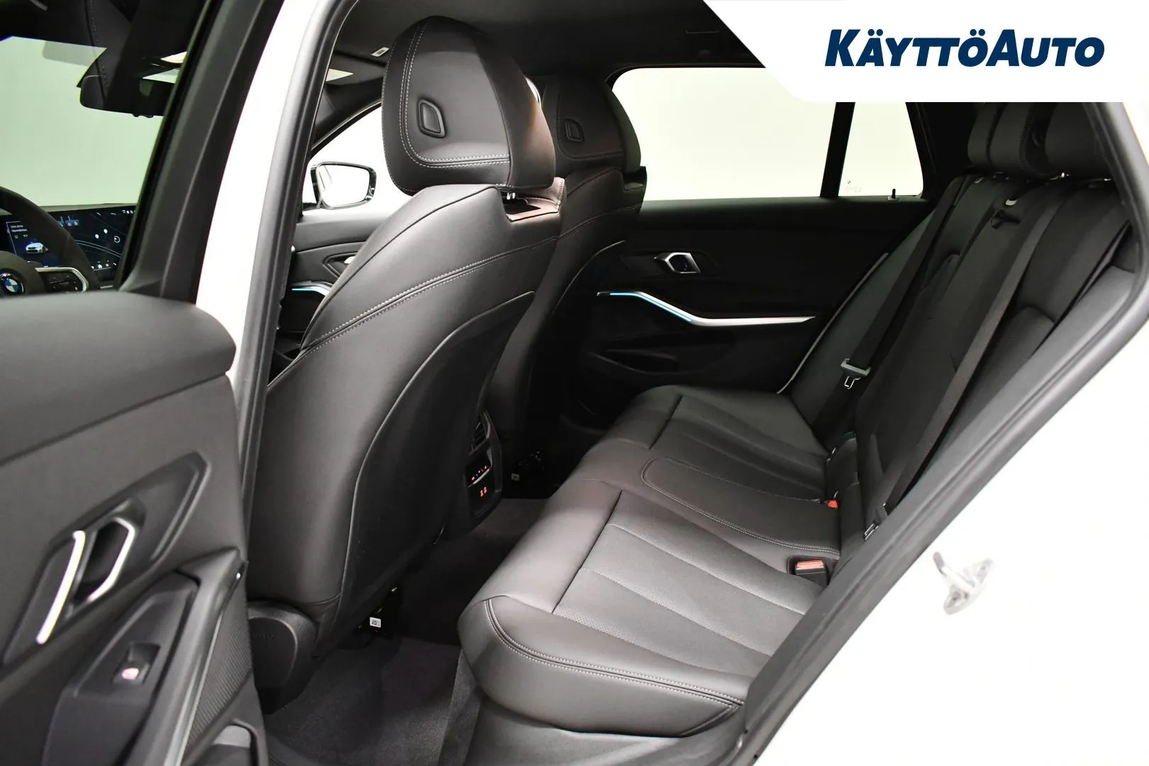 BMW 330 YYE-538 carousel image