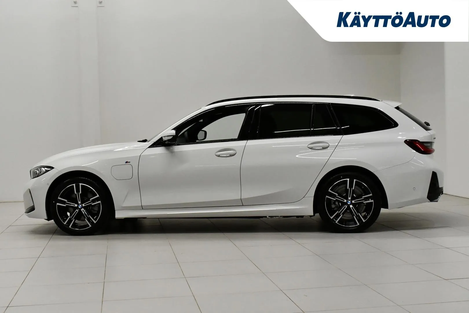 BMW 330 YYE-538 carousel image
