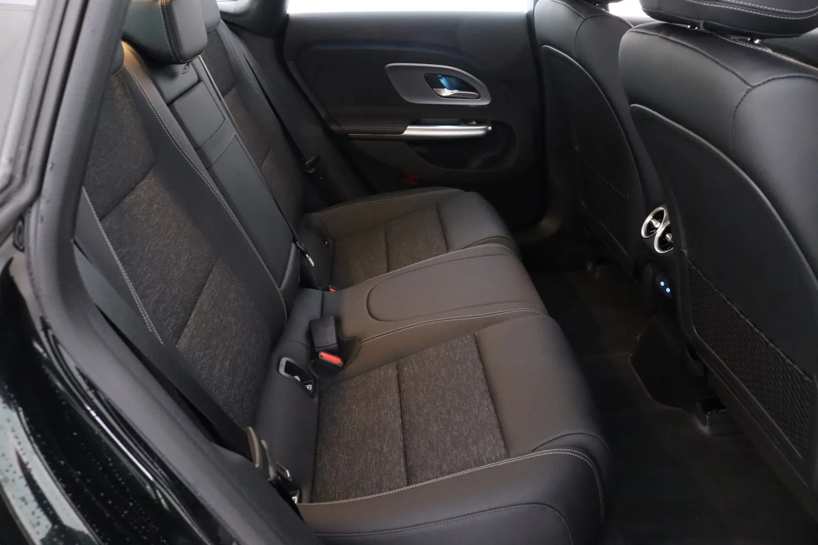 Mercedes-Benz CLA EVS-565 carousel image