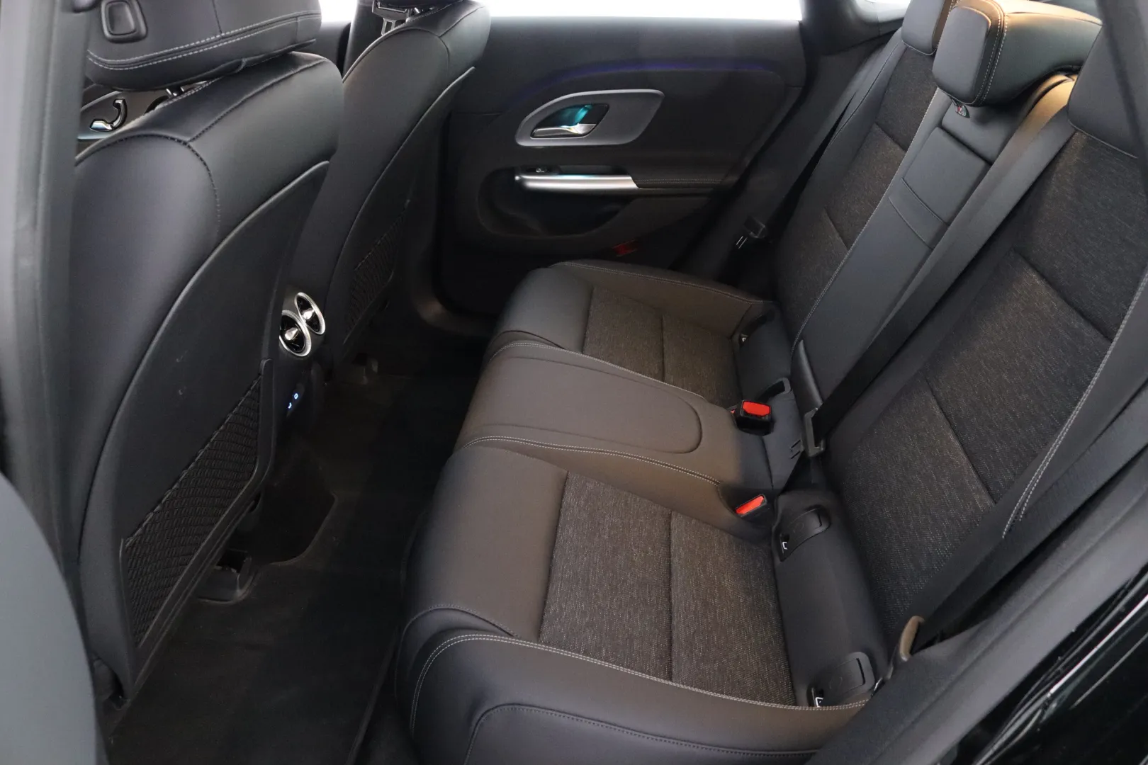 Mercedes-Benz CLA EVS-565 carousel image