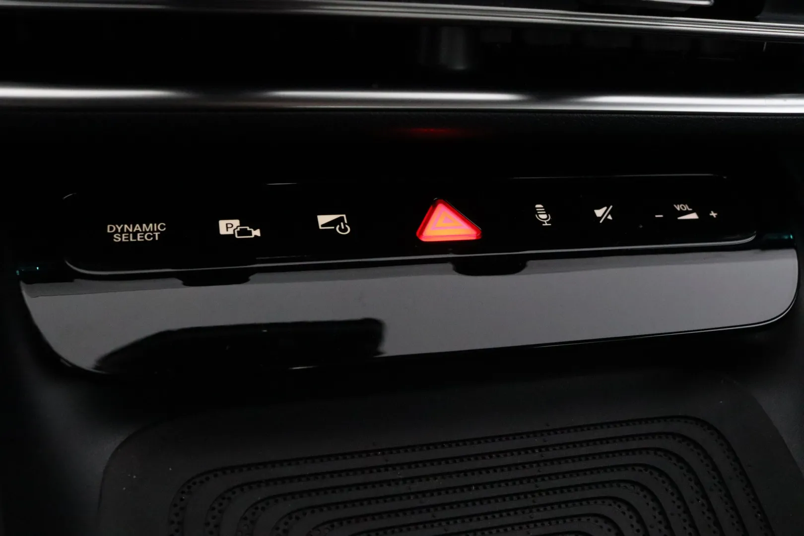 Mercedes-Benz CLA EVS-565 carousel image